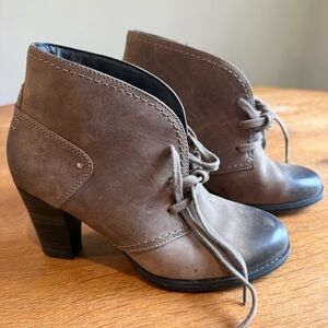 Clarks Womens Alpine Melt Boots Size 6.5 Brown Oiled Leather Lace Up Heel Bootie